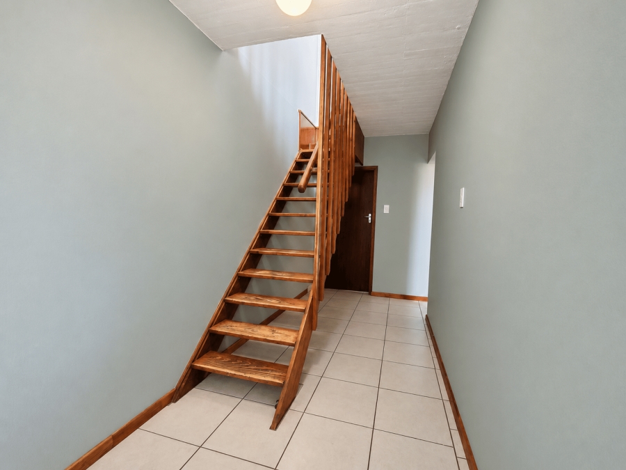 To Let 5 Bedroom Property for Rent in Gonubie Eastern Cape